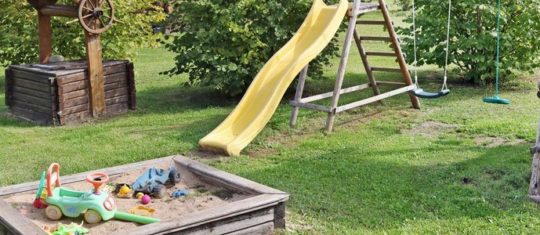 aire de jeux dans son jardin